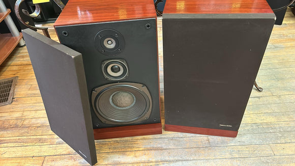 Realistic Optimus 25 Speakers (pair)
