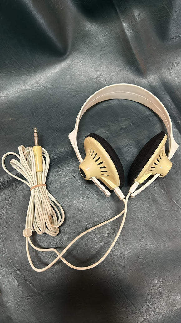Vintage Realistic Nova 15 Headphones